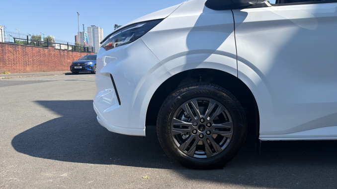 Ford Transit Custom 320 L1 Diesel Fwd 2.0 EcoBlue 136ps H1 Van Limited - Image 17